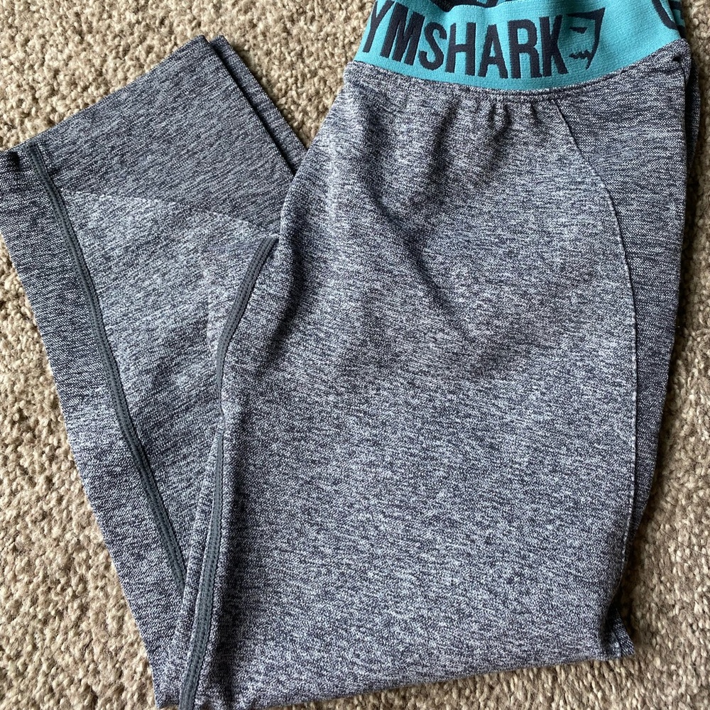 Gymshark grey cropped leggings. Medium